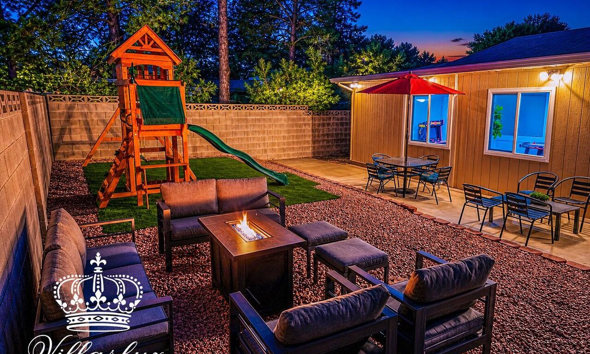 Las Vegas House | Family Largue House: Slide, Game Room & Jacuzzi