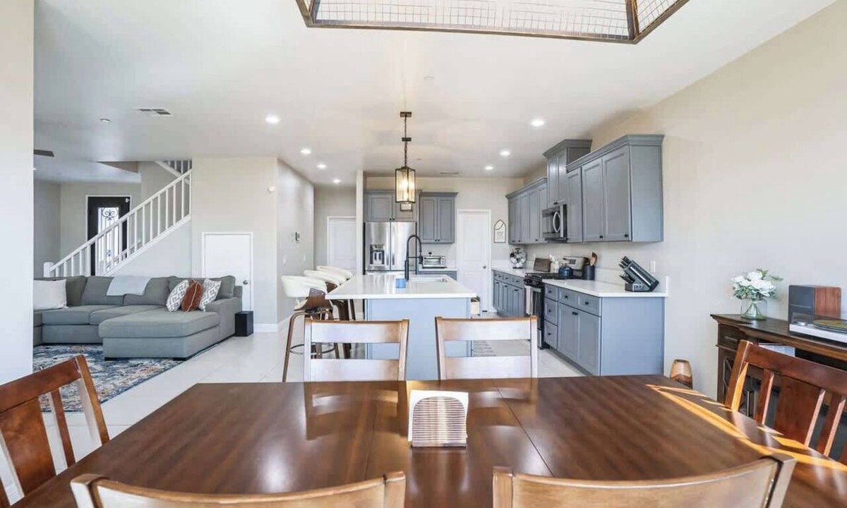 Fontana House | Fantastic 5-bedroom house with AC in charming Fontana