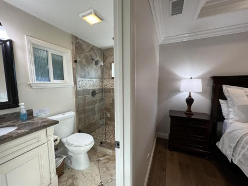 Anaheim Resort House | Fantastic 6 bedroom, 4 & Half bath home (4 master Suites), pool home