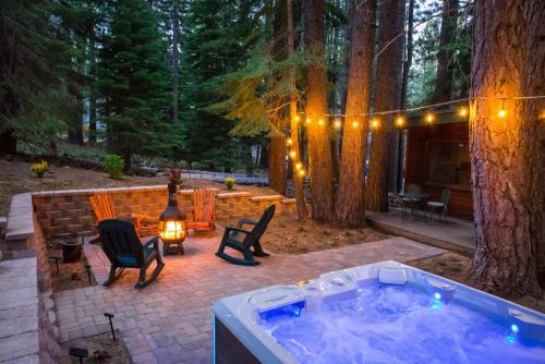 Country Club Estates House | Fantastic Home In Woods With Hot Tub!