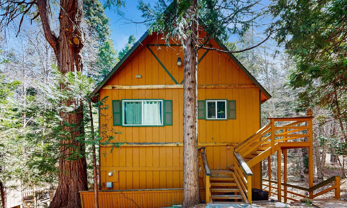 Cedar Glen House | Fantastic & private lake retreat with spacious deck - perfect location near town