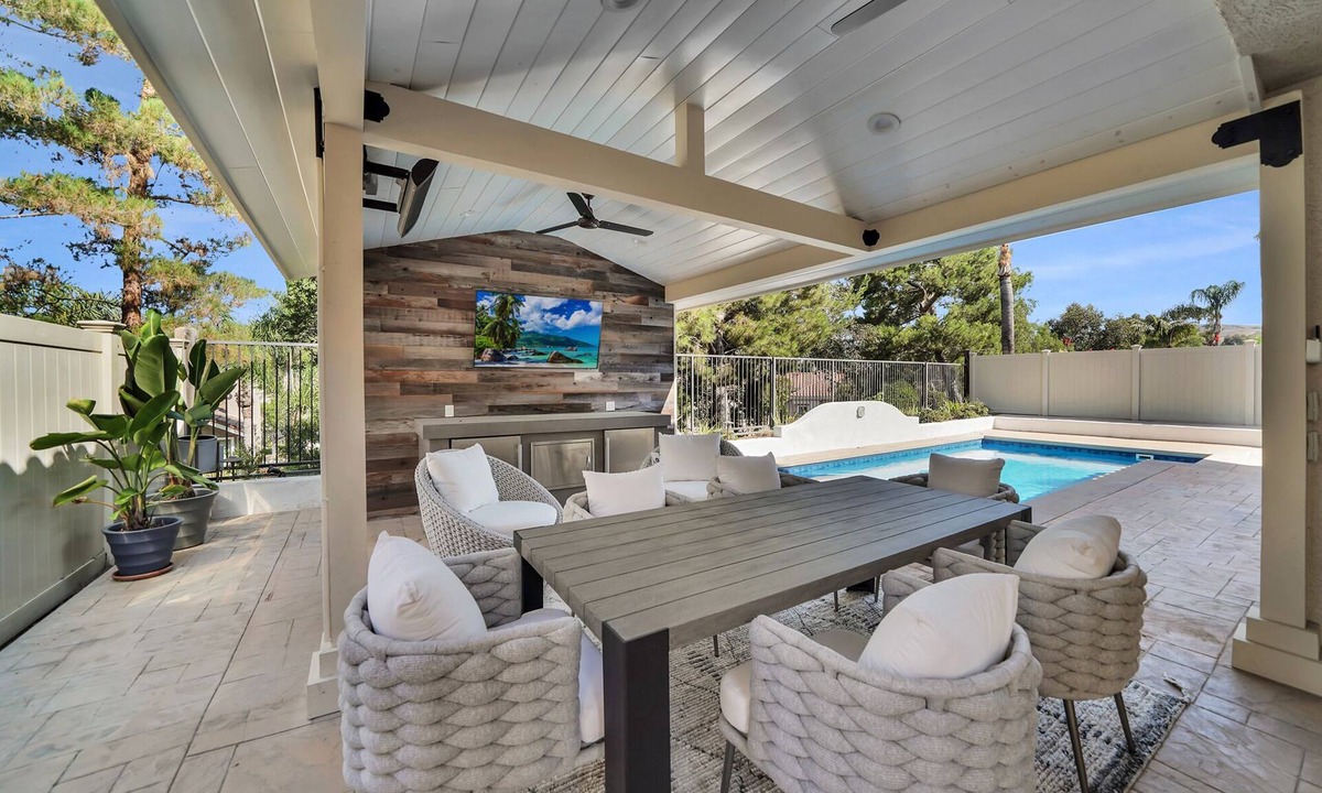 San Clemente House | Flora Vista-Saltwater POOL! Close to Beach! Shopping! Family Friendly Play Park!
