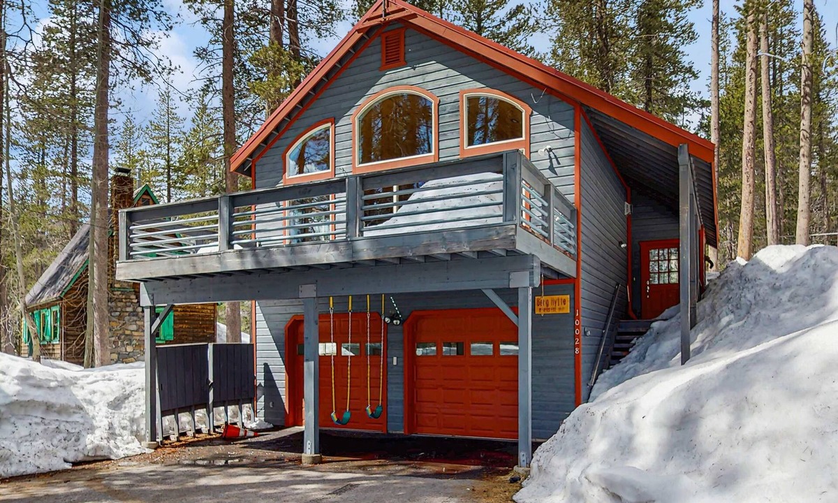 Soda Springs House | Forest Home with Fireplace, washer&dryer, and Mountain View