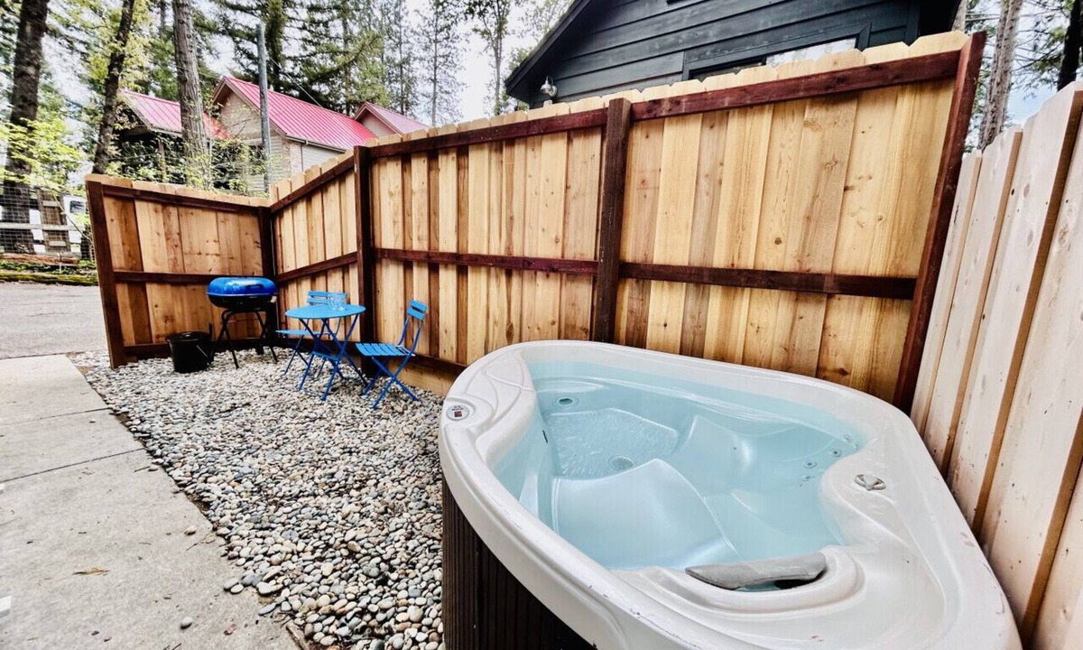 Bass Lake Cabin | Fox Cabin - Lakefront Property-Hot Tub-Sleeps 4
