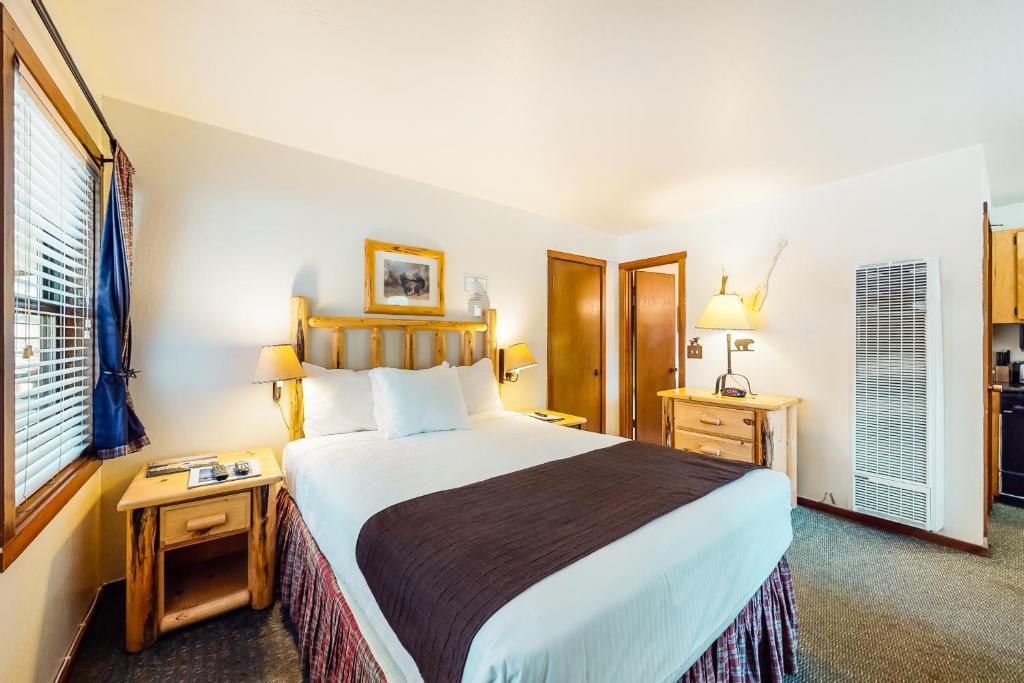 Tahoe Vista Hotel | Franciscan Lakeside Lodge Studio
