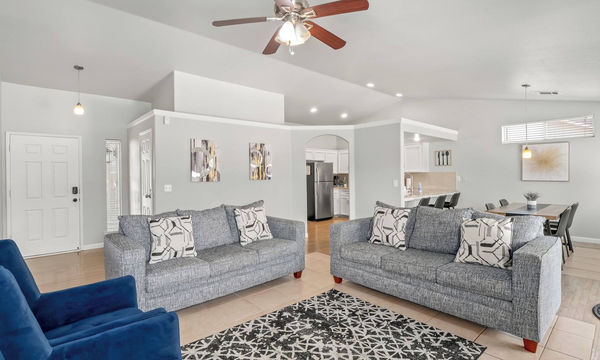 Sierra Sky Park House | Fresno Home - Pool - 4:2 - Near Fig Garden Loop!