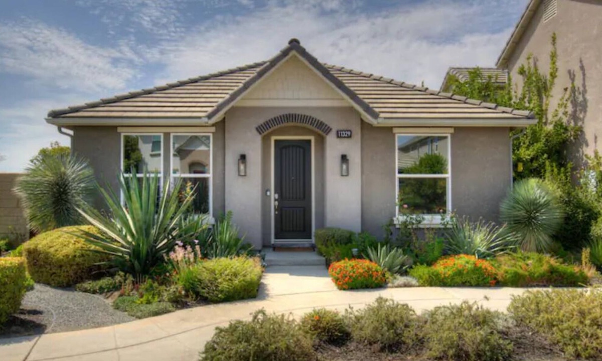 Clovis House | Fresno House| Garage| Copper Garden Retreat: 3/2!
