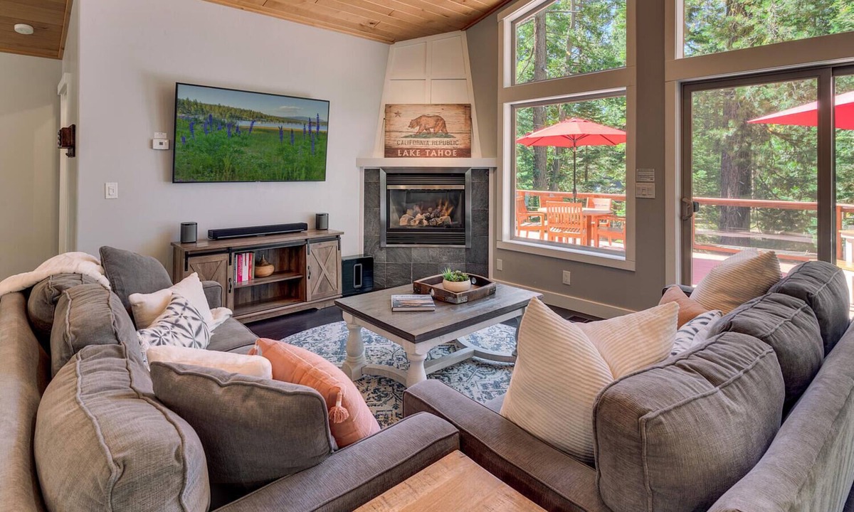 South Tahoe House | Front and Center - TLUXP