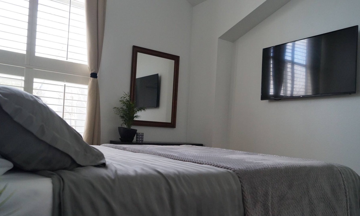 Hayward House | Full private home in SF Bay Area