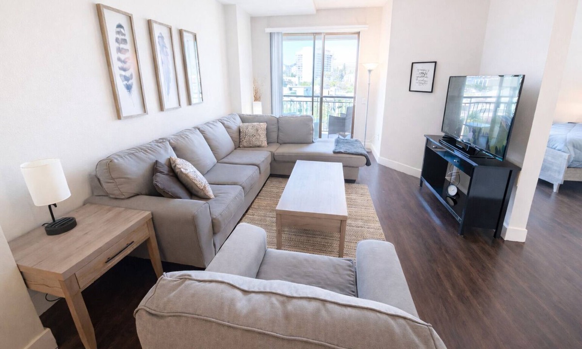 Westwood Apartment | Fully Furnished 2BR/2BA on Wilshire Blvd - AC, Gym Access, Ideal for Relocation