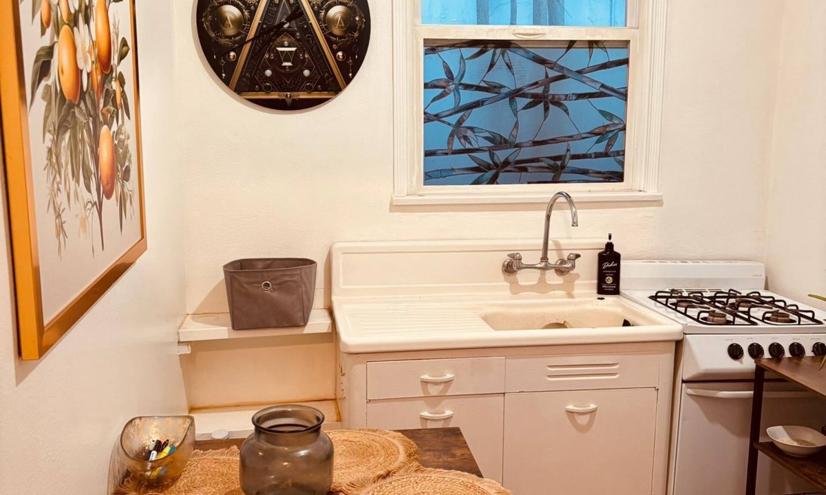 Studio City Apartment | Furnished Cozy Studio in Studio City #6