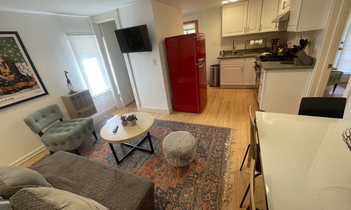 Fairfax Apartment | Furnished Fairfax Garden Apartment Close to town!