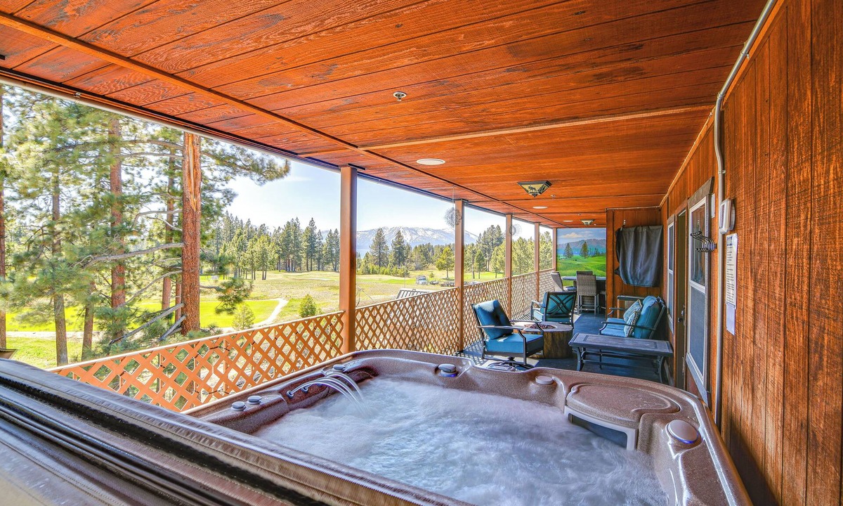 Stateline Condo | Game Room, Mtn Views! Unit 1 Mi to Heavenly Resort