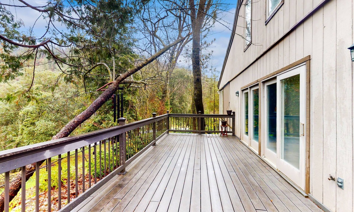 Coarsegold Cabin | Garden-surrounded stay with fireplace, balcony, smart TVs, W/D, & central AC