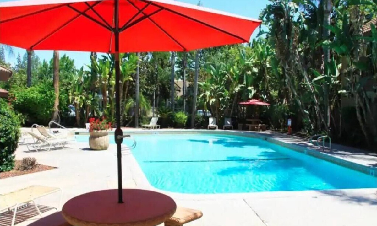 Downtown Condo | Gated, Private, Safe, Clean Upstairs Condo-Pool & Gym!