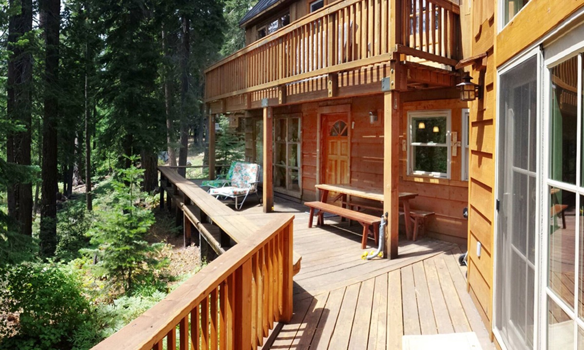 Sunnyside Cabin | Gelber's Cabin - 3 bedroom, 2.5 bath-Cozy Retreat Among the Pines