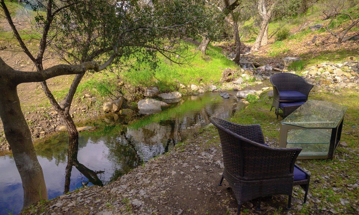Dunlap Hotel | Gena's Sierra Inn & Restaurant