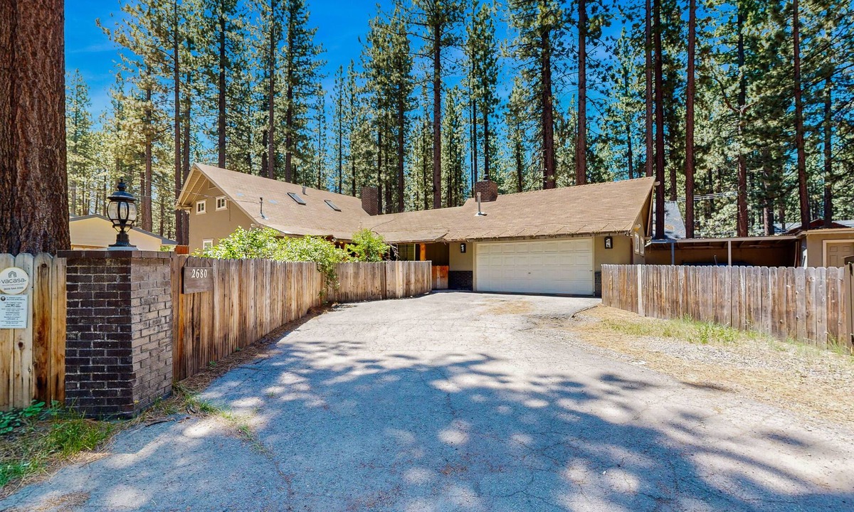 Black Bart House | Get outside and play in South Lake Tahoe - minutes to Heavenly & lake