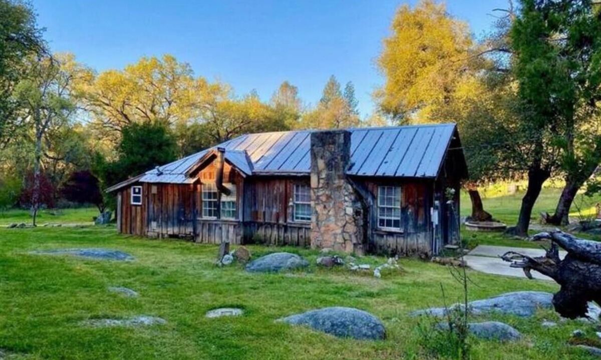 Mariposa Cabin | Gilded Gateway: 1880S Miners Cabin 2bed 2bath. Minutes from Historic Mariposa.