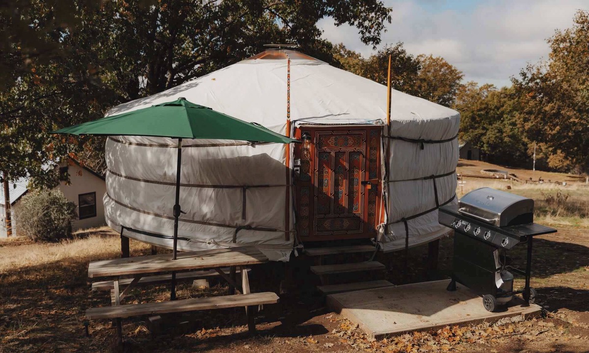 Dunlap House | Glamping yurt at a nature retreat Sequoia Highland