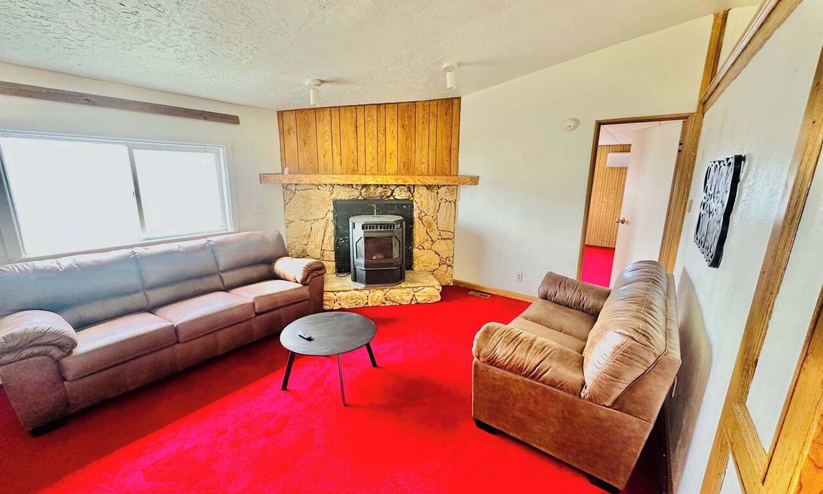 Silver Springs House | Golden Oak House 3Bedrooms|2bathrooms|16Sleeps