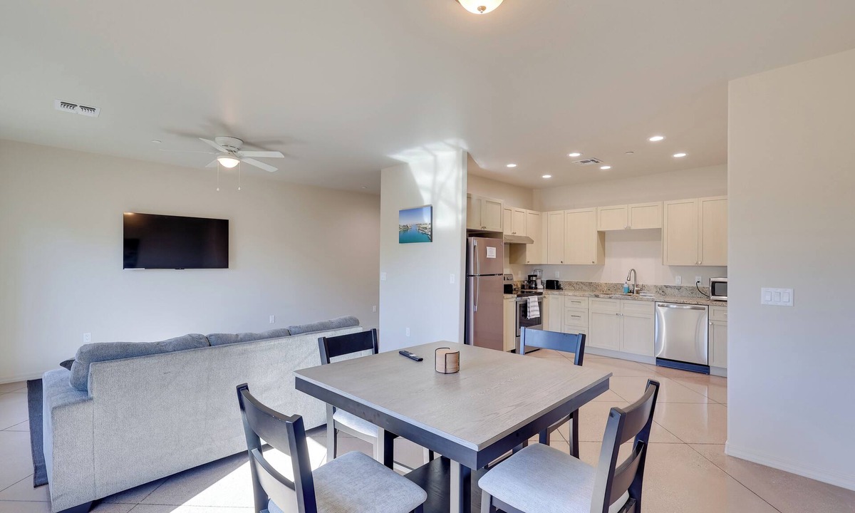 Lake Havasu City Apartment | Golf, Hike & Boat! Bright Lake Havasu City Apt