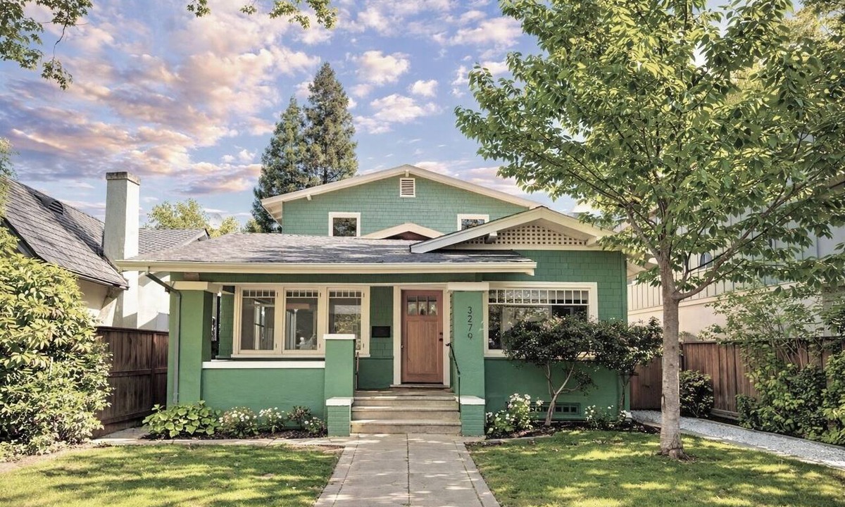 Central Sacramento House | Gorgeous 5-bedroom Craftsman in Peaceful East Sacramento