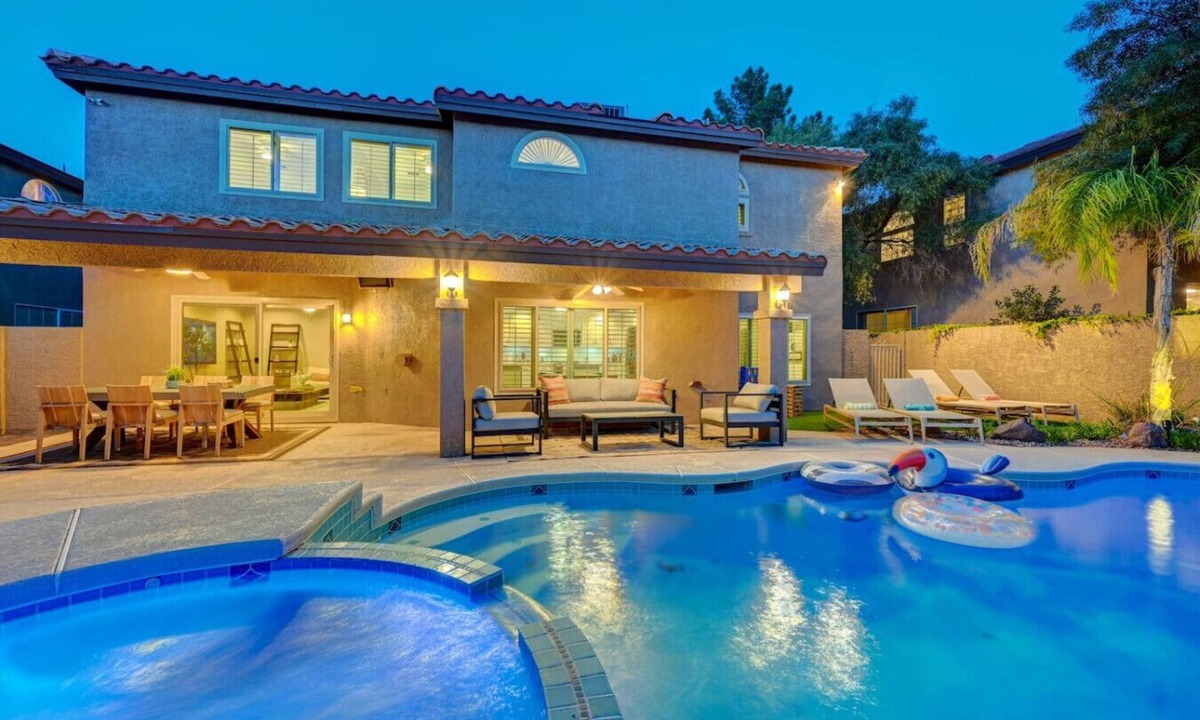 Silverado Ranch House | Gorgeous 6 Bedroom w/King beds, Pool & Spa and Games