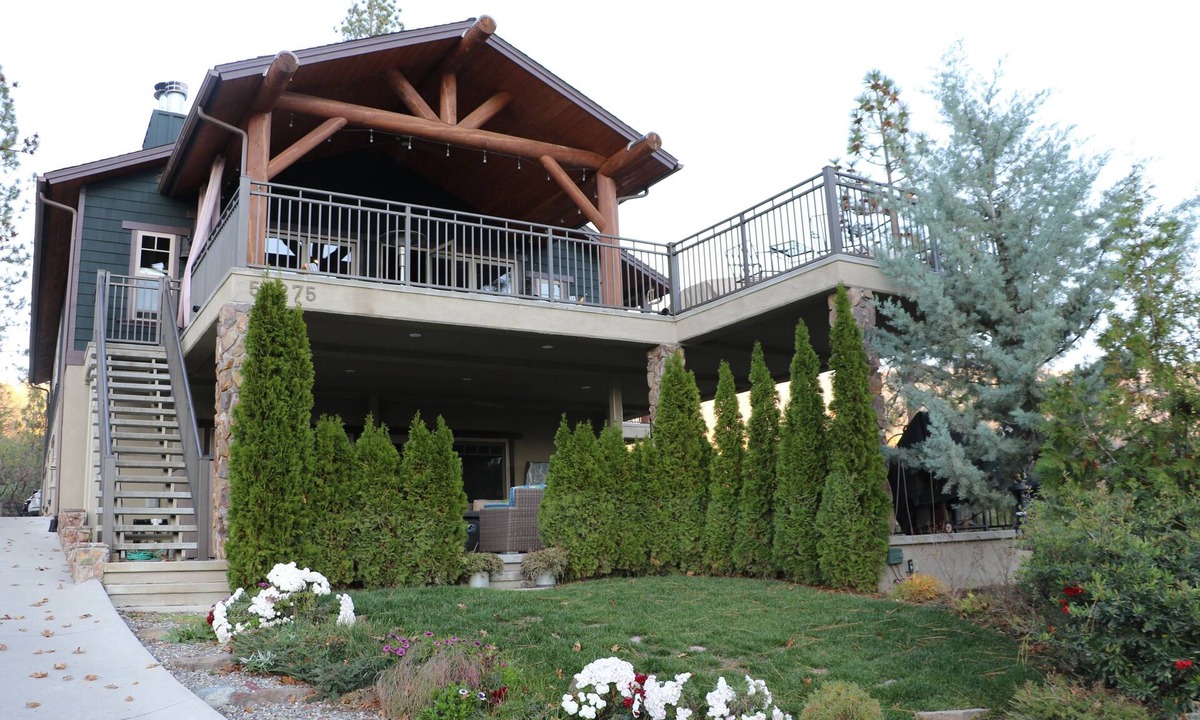 Bass Lake Cabin | Gorgeous Bass Lake Cabin with Private Boat Dock and Deck