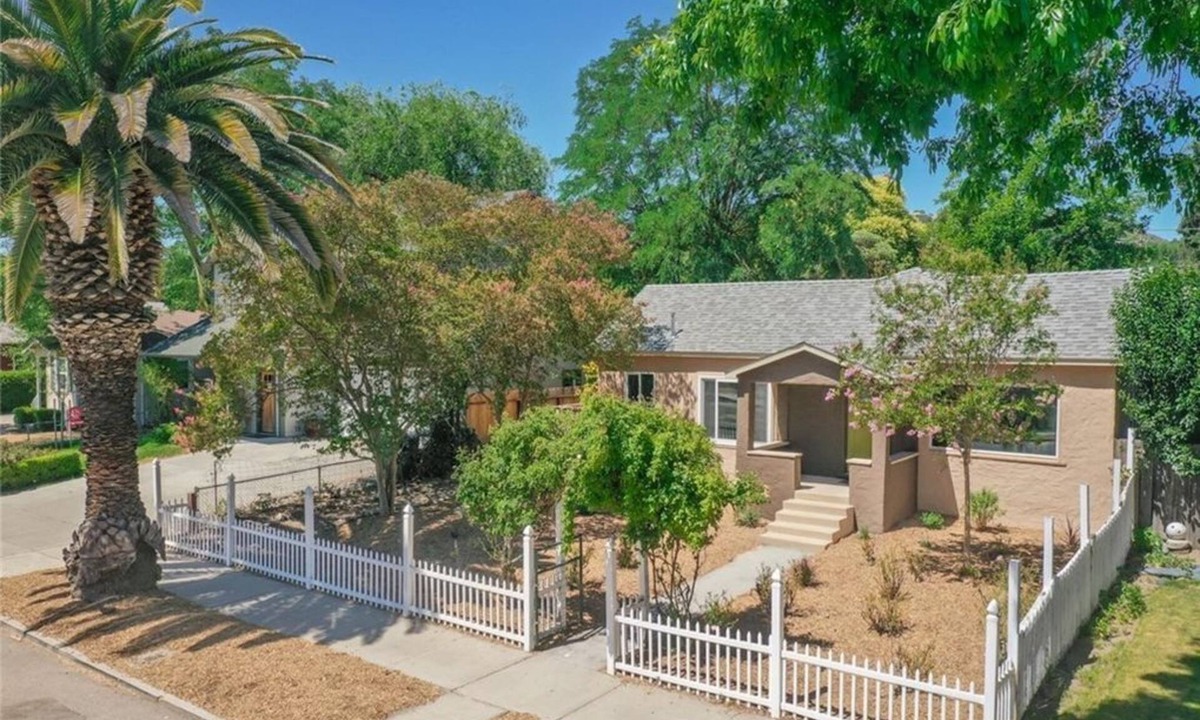 Paso Robles Villa | Gorgeous Downtown Villa with Gameroom LP10