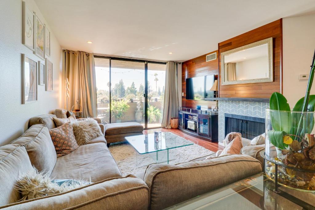 Granada Hills South House | Granada Hills Condo w/Community Pool & Workspace