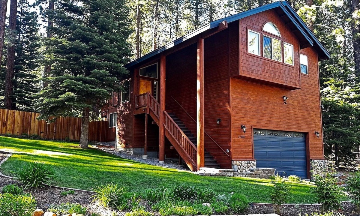 Pioneer Trail Cabin | Grand Cabin Paradise - Beautiful Yard, BBQ, Forest