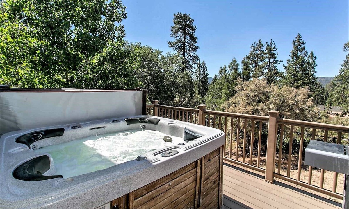 Big Bear Lake Cabin | Grandpas Axe Village Retreat w/Hot Tub