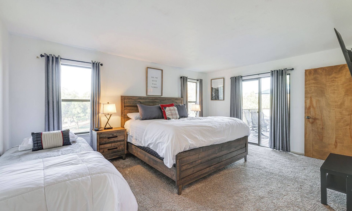 Groveland Cottage | Groveland Home w/Deck: 2 Mi to Pine Mountain Lake