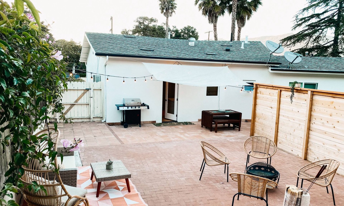 Alta Mesa House | Guest house 1 mi. to State St. & beach! Mountain views, BBQ, fire pit, patio