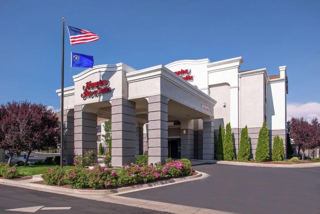 Carson City Hotel | Hampton Inn & Suites Carson City