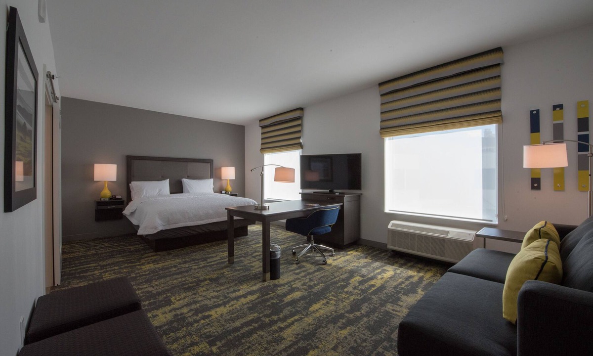 Airport Area Hotel | Hampton Inn & Suites Irvine-Orange County Airport