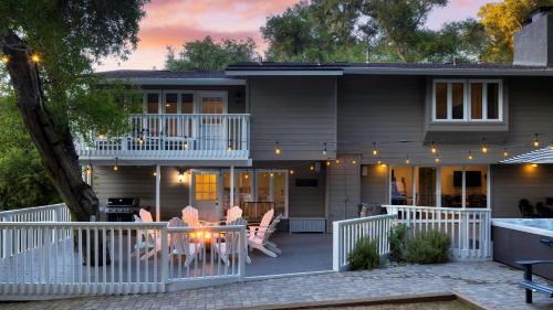 Atascadero House | Hidden Oaks Farmhouse by AvantStay