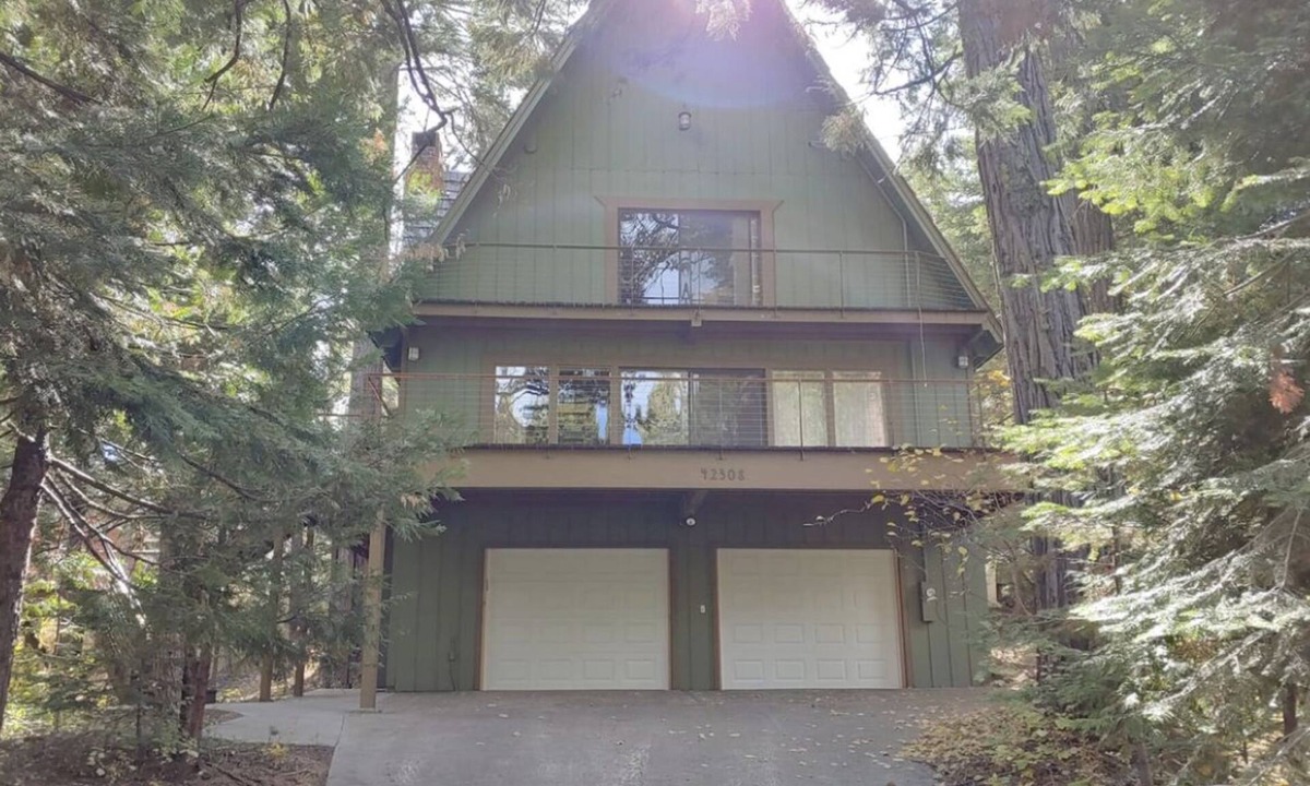 Sierra Cedars House | Hidden Pines at Shaver Lake