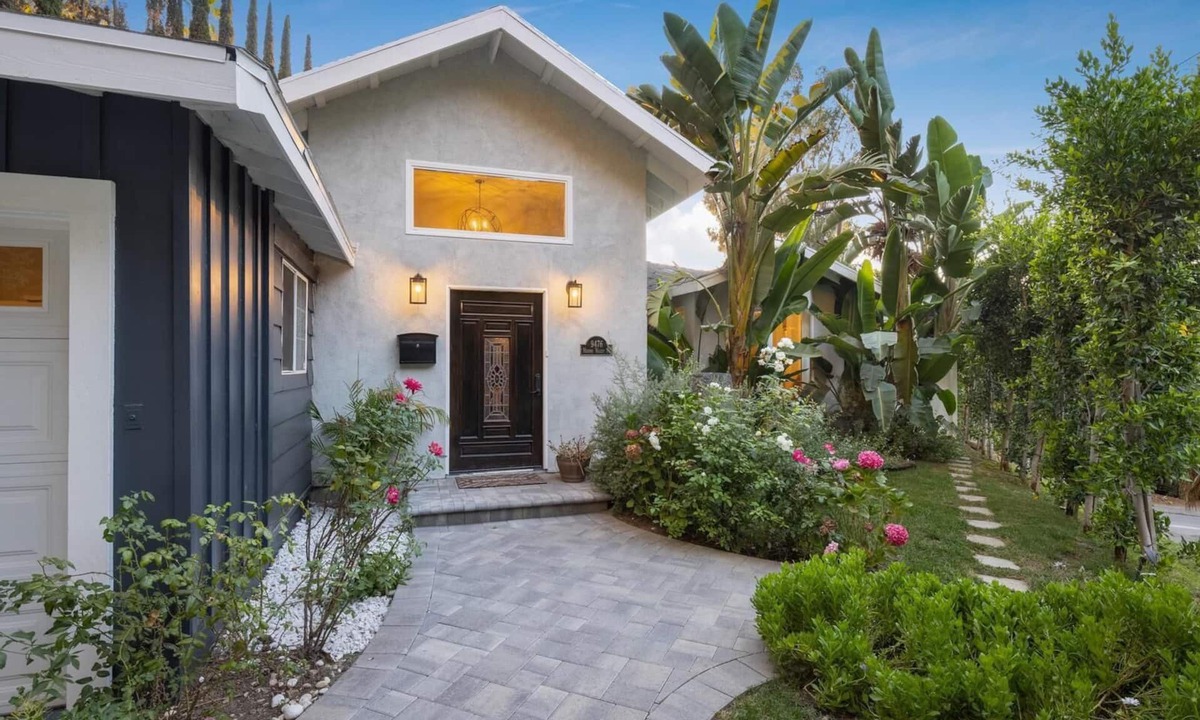 Beverly Hills Villa | Hidden Valley - Spectacular Hidden Valley Gem with Canyon Views
