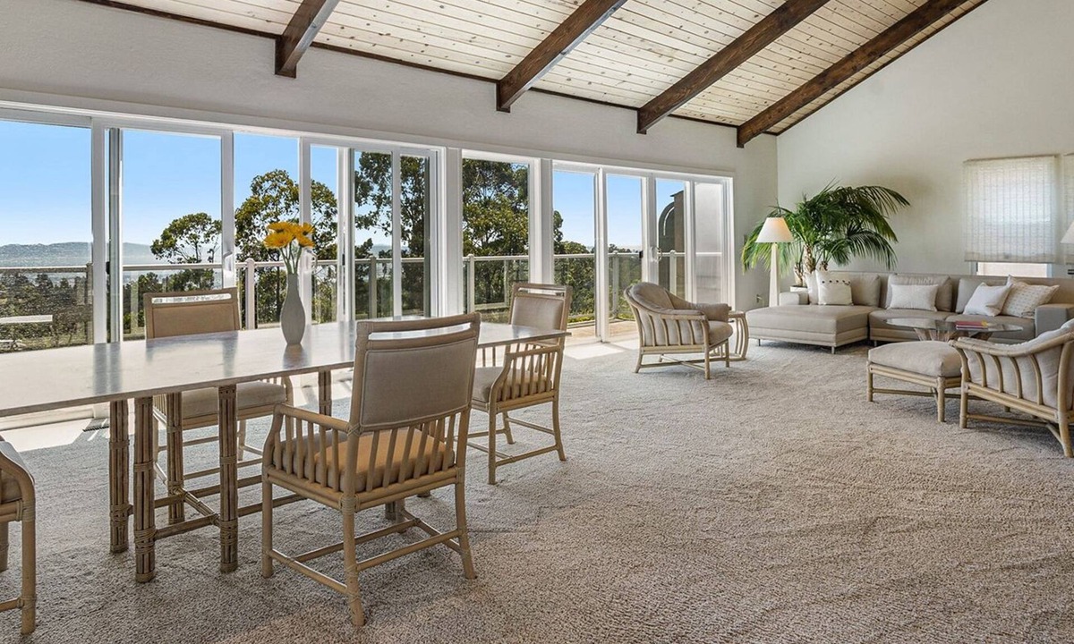 Forestland House | Hillcrest Terrace - Quiet Luxury with Bay Views