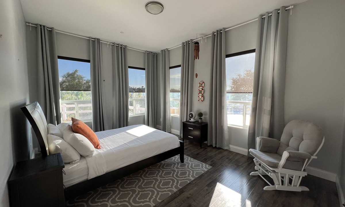 Lakeside Villa | Hilltop Villa 5BR & Loft, 4.5BA Sleep16+, 360 Panoramic Mountain View