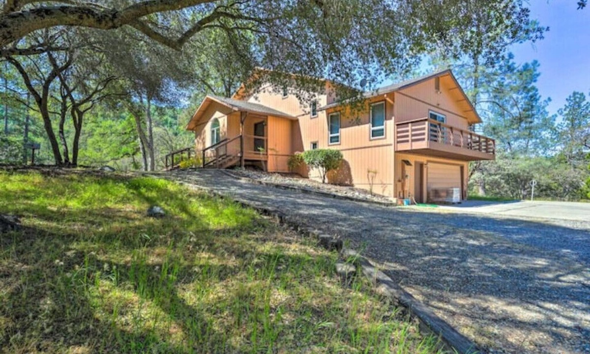 Coarsegold House | Hilltop Villa with Panoramic Views.