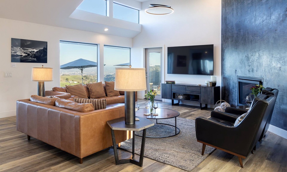 Paso Robles House | Hilltop Vineyard Estate | Infinity Pool + Views