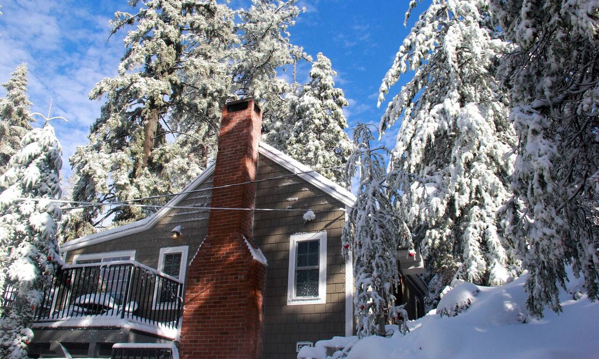 Arrowhead Villas Cabin | Historic Hershey Cabin, Most 10 Star Reviews, Romantic, Just for 2, Immaculate