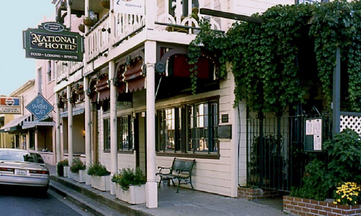 Jamestown Bed & Breakfast | Historic National Hotel