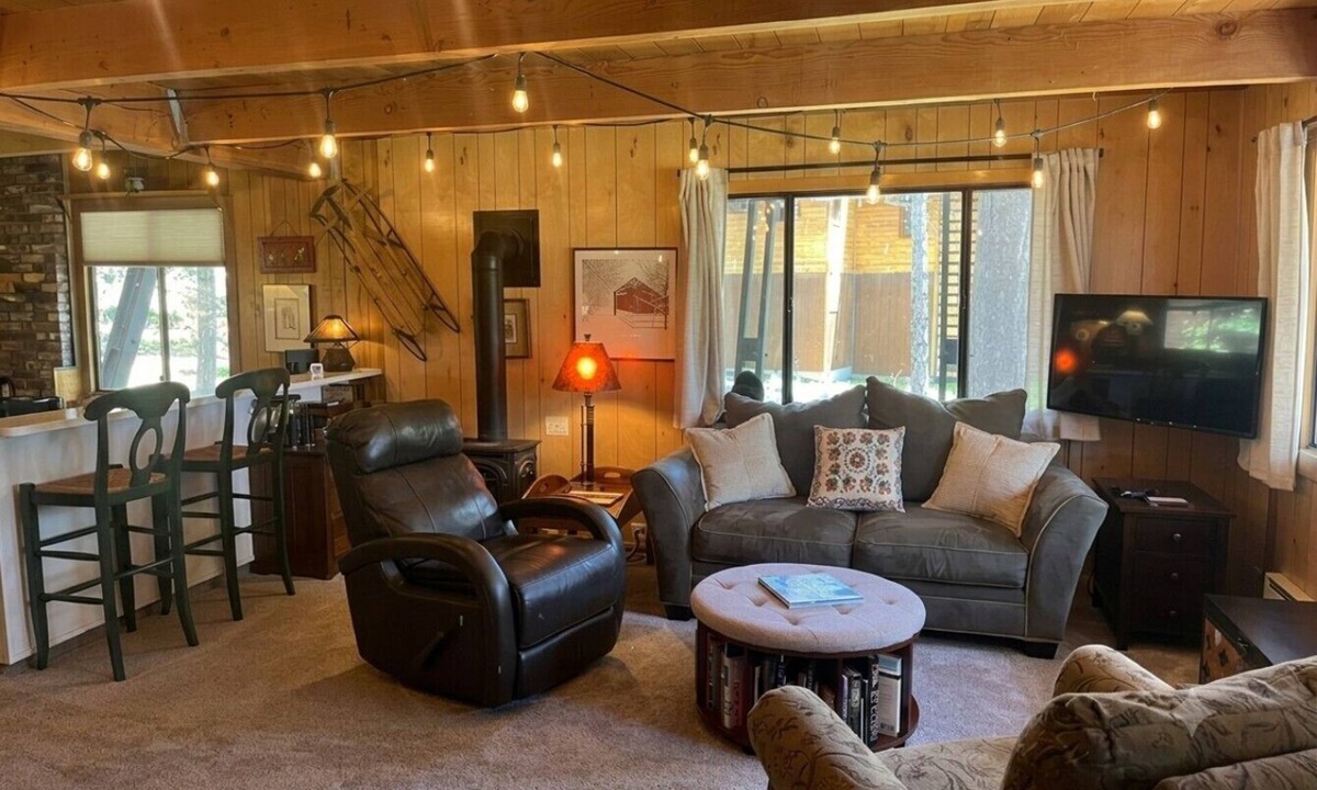 Serene Lakes Cabin | Hodge Podge Lodge · Quaint Cabin in Serene Lakes - Close to Skiing!