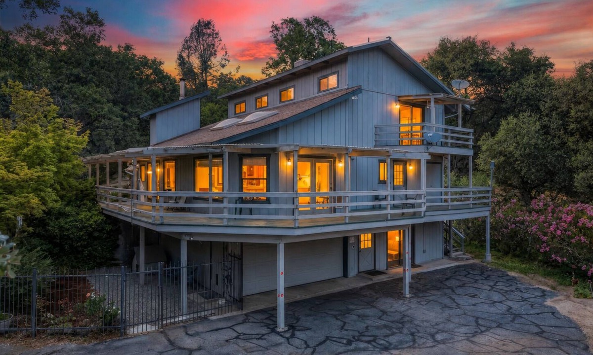 Oakhurst House | Hodges Hill Hideout w/pool, spa, BBQ - Dog Friendly!