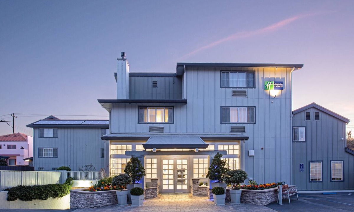 Lighthouse District Hotel | Holiday Inn Express Monterey-Cannery Row by IHG