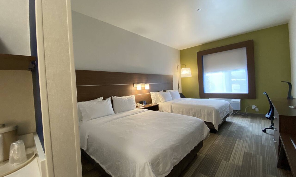 Beaumont Hotel | Holiday Inn Express & Suites Beaumont - Oak Valley by IHG